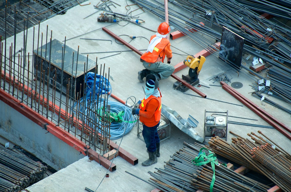 Trabajos y estructuras en una obra en construcción